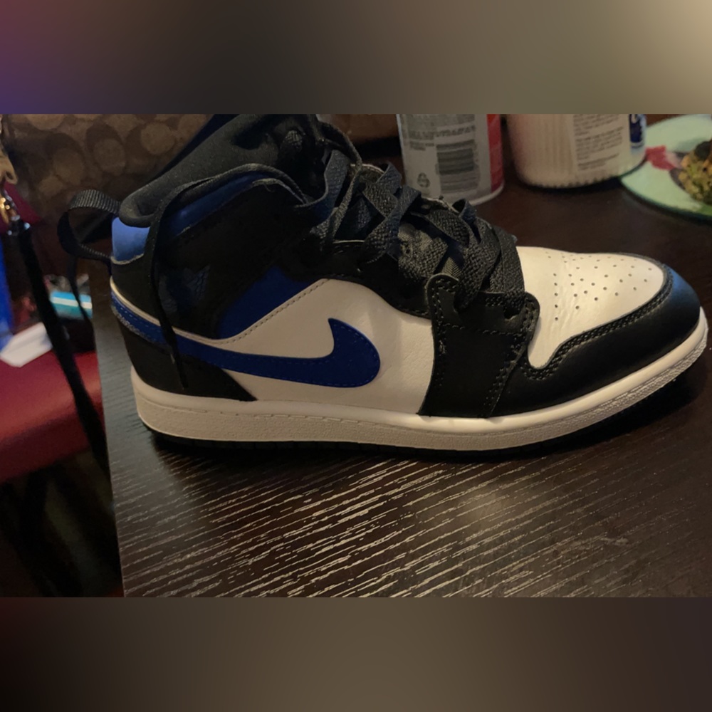 Kids Jordan 1 mid